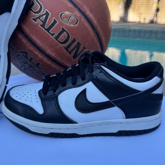 Kids Nike Dunk Pandas Size 3 1/2 - Picture 2 of 5